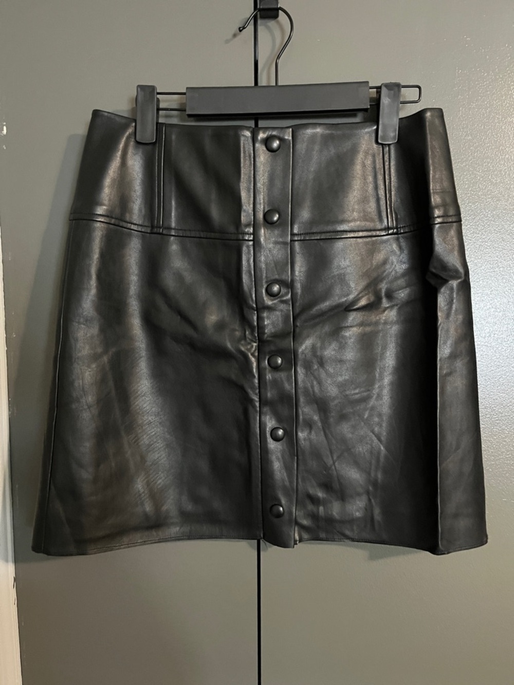 Wilfred Free Aritzia Women’s Black Faux Leather Button-Front mini Skirt